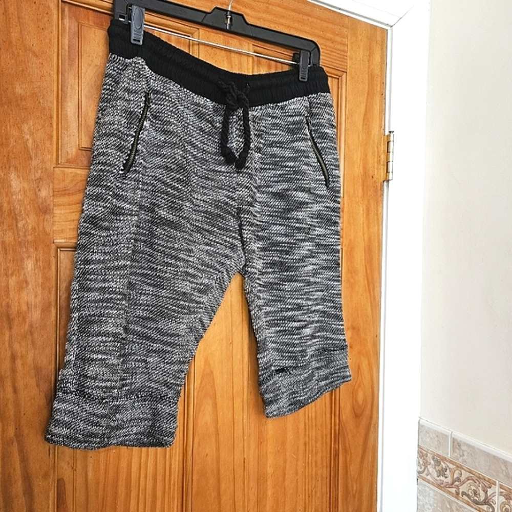 Blue Topic Women's Black and Gray Knit  Athletic Cropped Pants, Size M - Picture 2 of 10